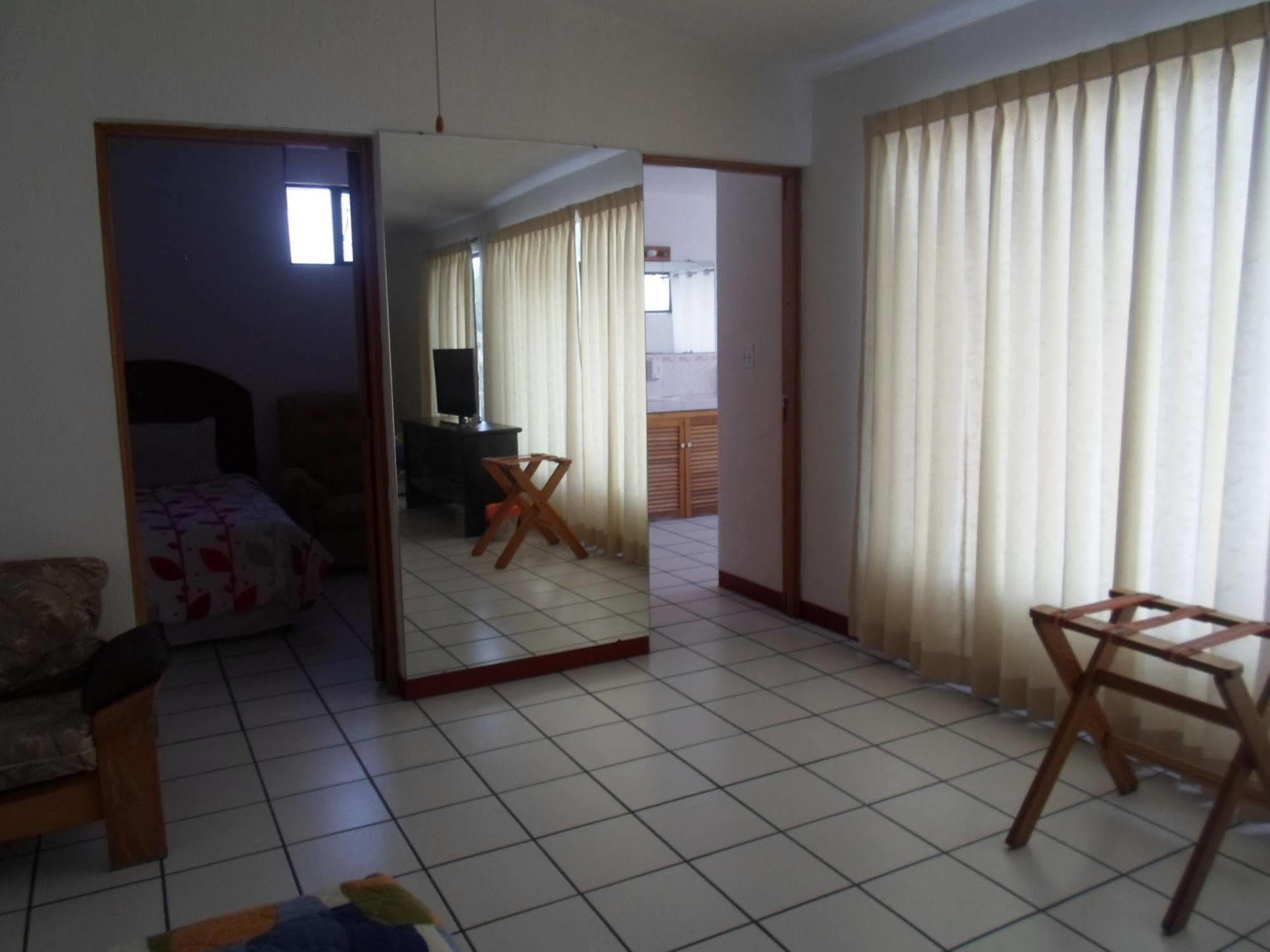 Novohostal B&B Guatemala City Екстер'єр фото