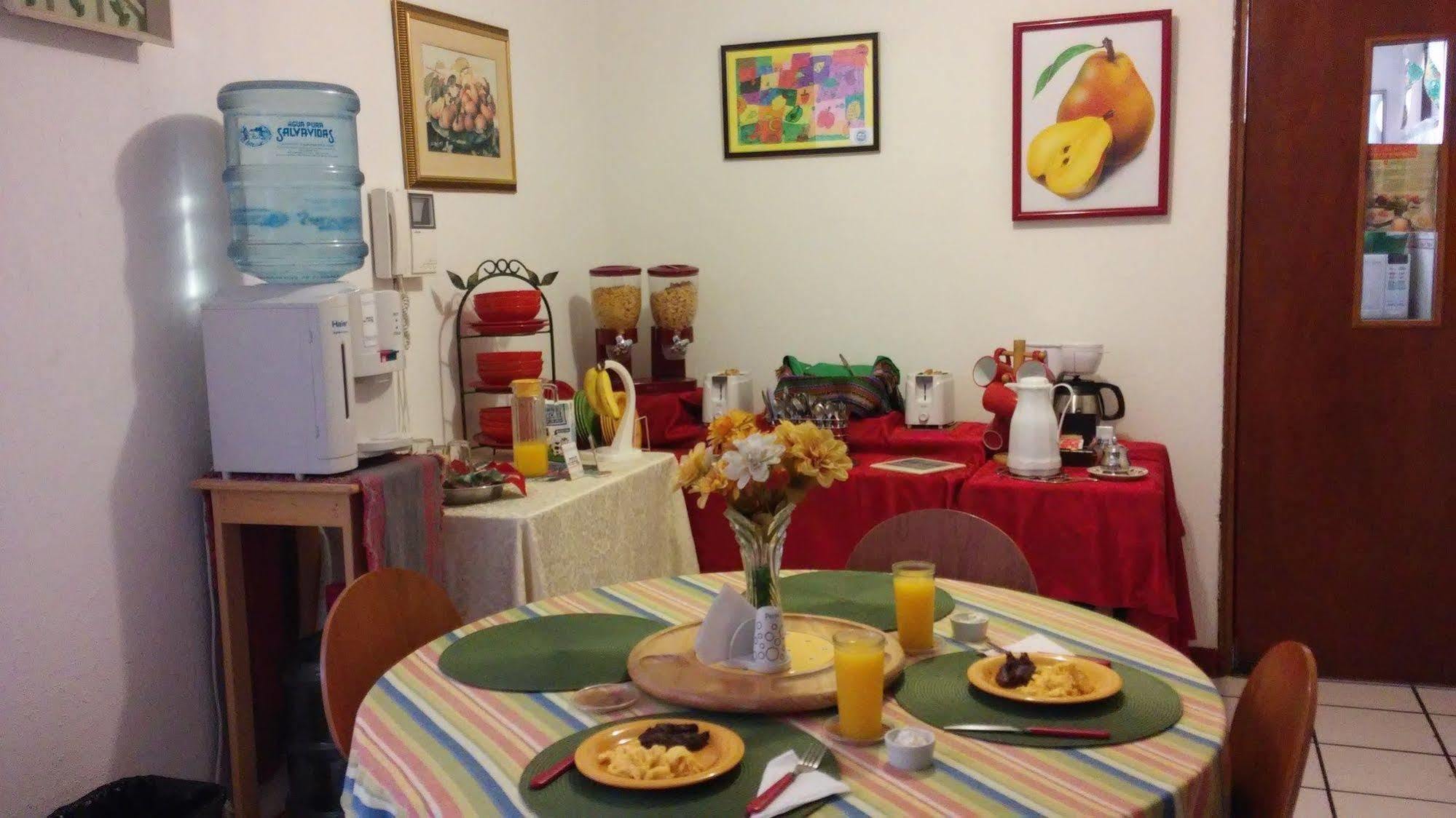 Novohostal B&B Guatemala City Екстер'єр фото