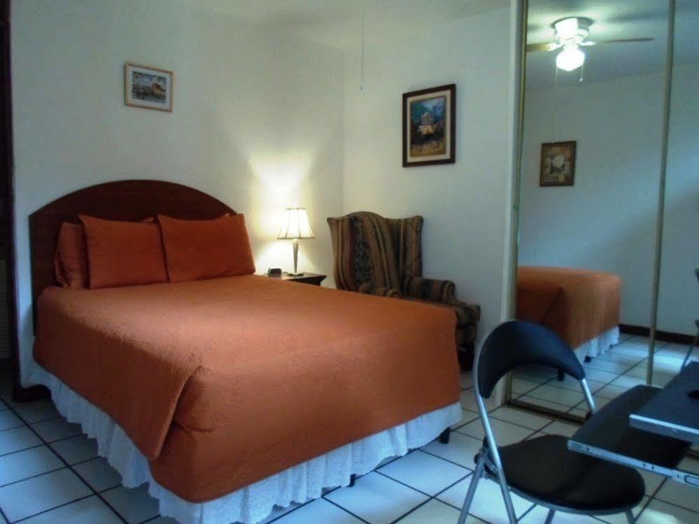Novohostal B&B Guatemala City Екстер'єр фото
